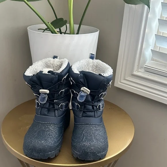 Girls Navy Blue Winter Boots with White Lining - Picture 1 of 3